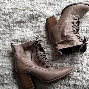 Steve madden lace up boots